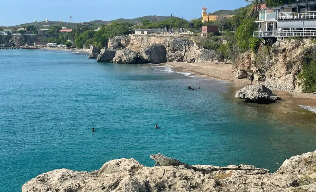 Cliff jumping at Playa Forti beachin Westpunt, Bandabou in Curaçao