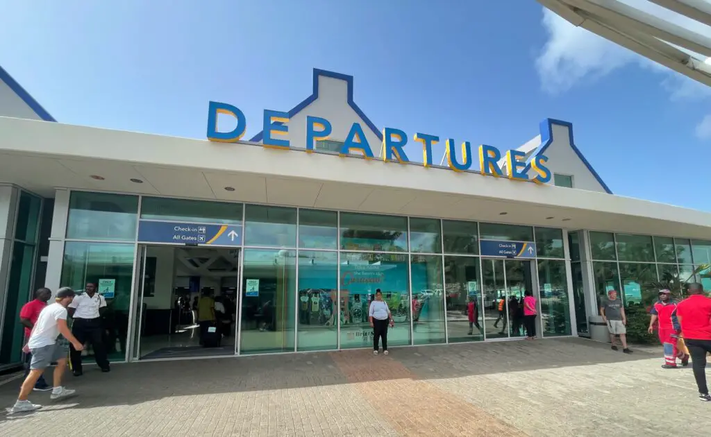 Curaçao airport - departures - Hato