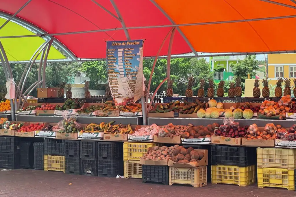 Floating market - Fruit - Punda - Boats - Healthy