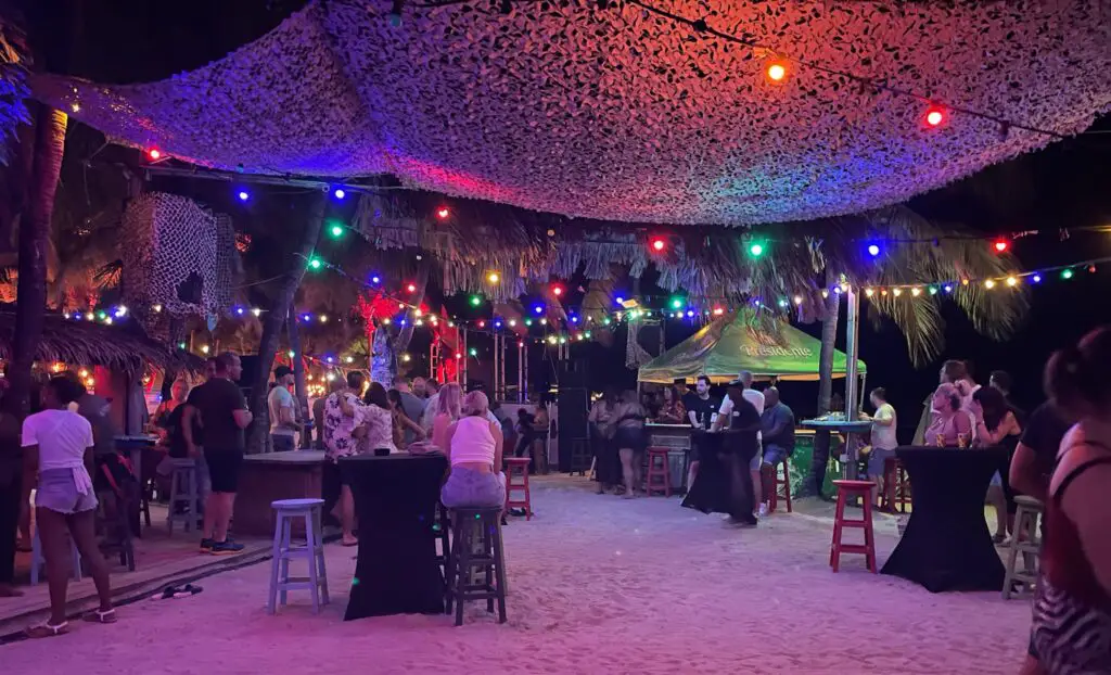 Curaçao nightlife happy hours at mambo beach 