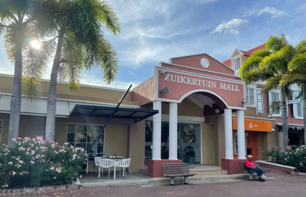 shopping in Curaçao Zuikertuintje mall