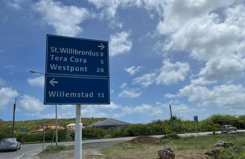 Roadsign weg naar westpunt at Grote Berg