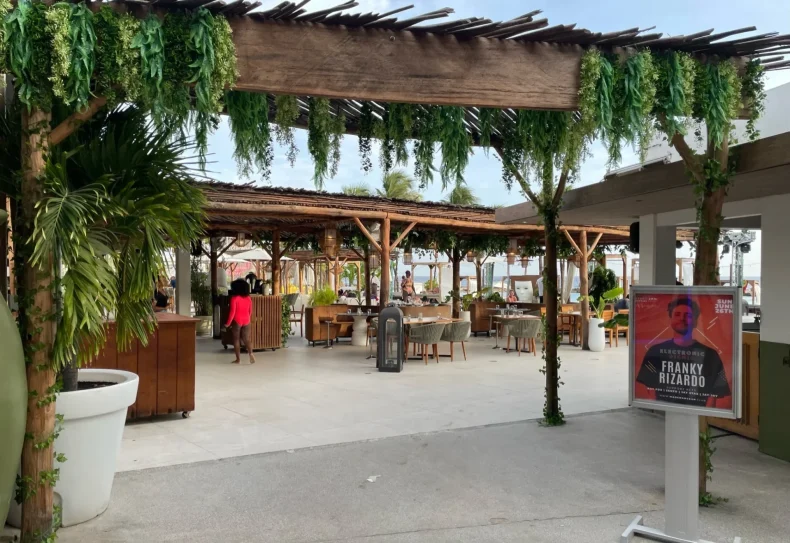 Restaurants Mambo Beach Curacao