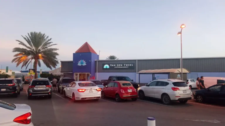 Van den Tweel Curaçao Zeelandia Jan Thiel Supermarkets in Curaçao