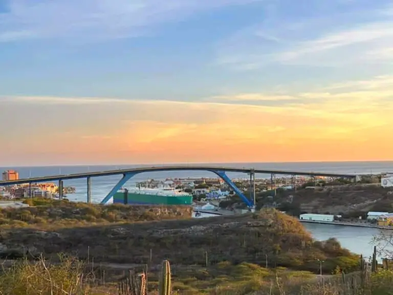 7 day itinerary one week in Curaçao - Fort Nassau - Juliana Bridge