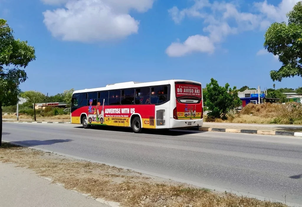 Konvoi bus Curaçao public trasportation