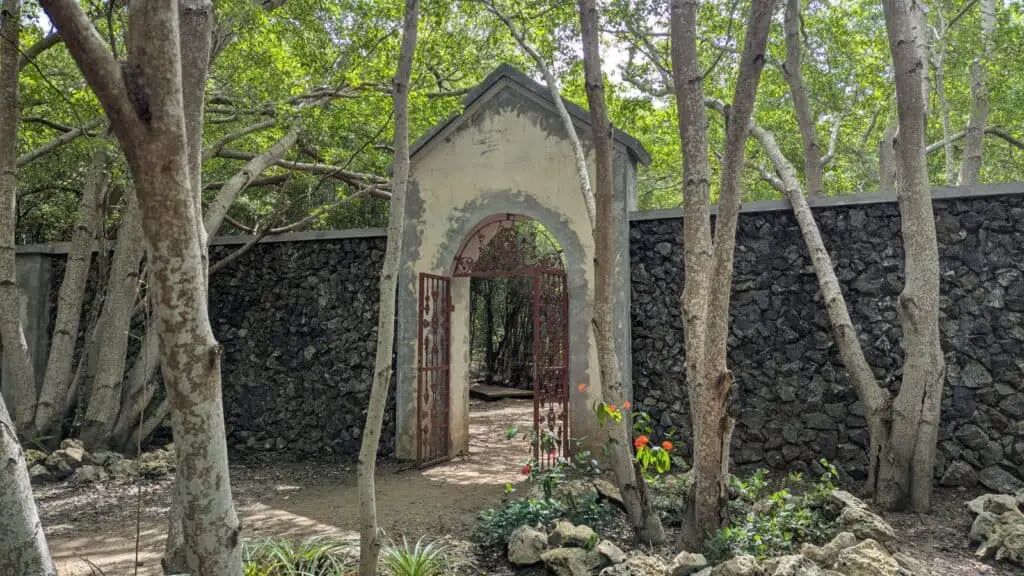 Entrance to the plantation garden at Hofi Mango